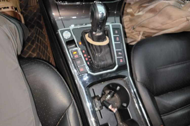 Used Volkswagen Passat 2017 330TSI DSG Prestige Edition Gear Lever