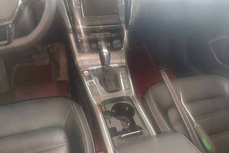 Used Volkswagen Passat 2017 330TSI DSG Luxury Edition Gear Lever