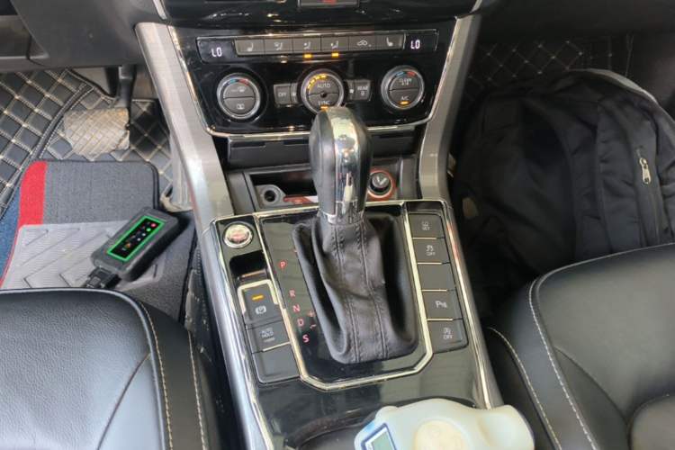 Used Volkswagen Passat 2017 330TSI DSG Luxury Edition Gear Lever