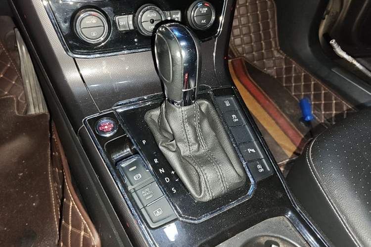 Used Volkswagen Passat 2017 330TSI DSG Prestige Edition Gear Lever