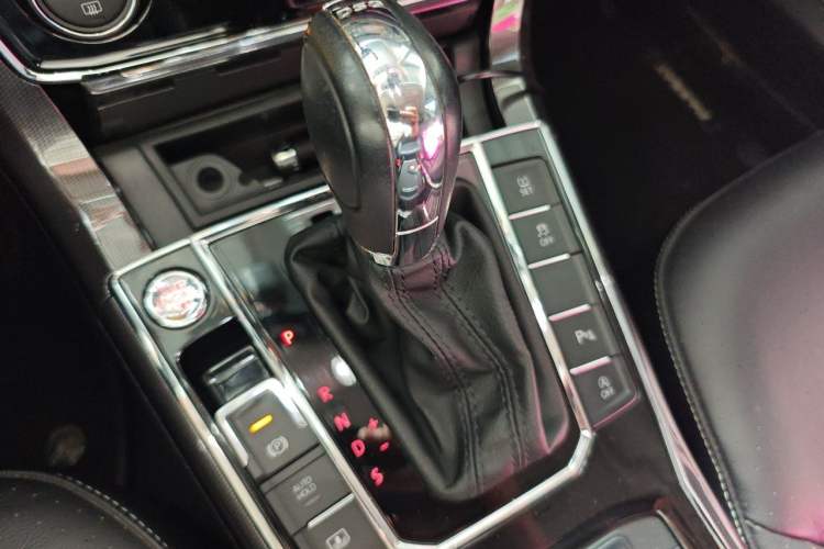 Used Volkswagen Passat 2017 330TSI DSG Prestige Edition Gear Lever