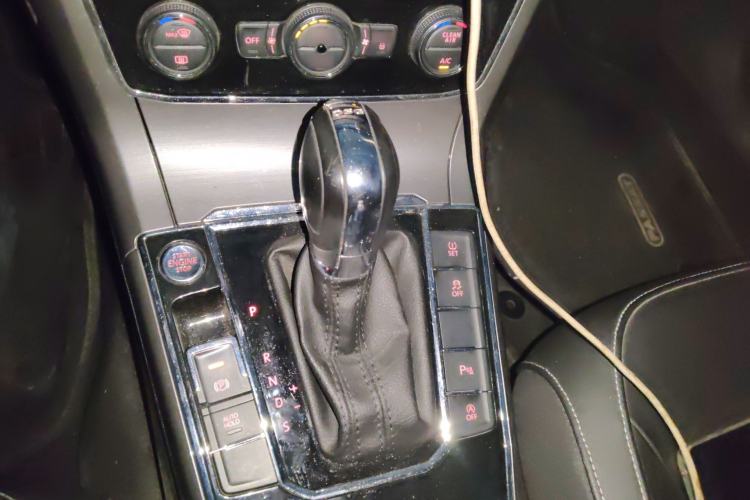 Used Volkswagen Passat 2017 330TSI DSG Luxury Edition Gear Lever
