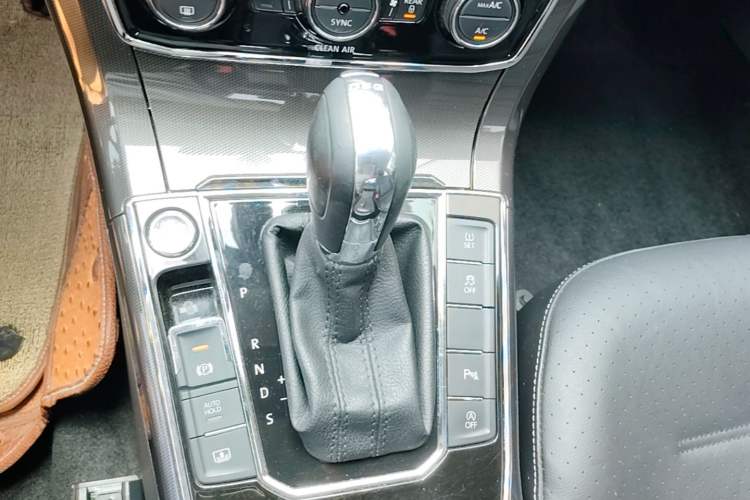 Used Volkswagen Passat 2017 330TSI DSG Prestige Edition Gear Lever
