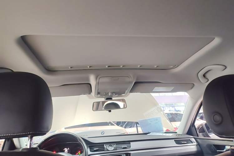 Used Volkswagen Passat 2017 330TSI DSG Luxury Edition Headliner