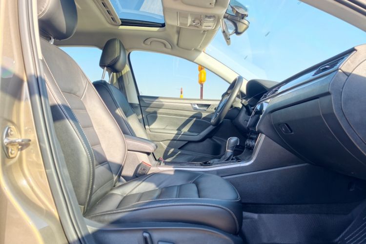 Used Volkswagen Passat 2017 280TSI DSG Luxury Edition Interior 10