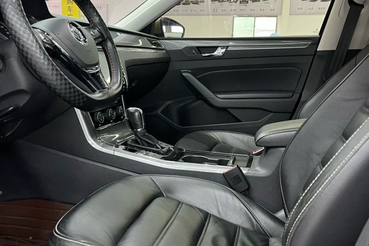 Used Volkswagen Passat 2017 330TSI DSG Luxury Edition Interior 2