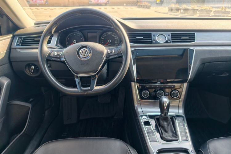 Used Volkswagen Passat 2017 280TSI DSG Luxury Edition Interior 3