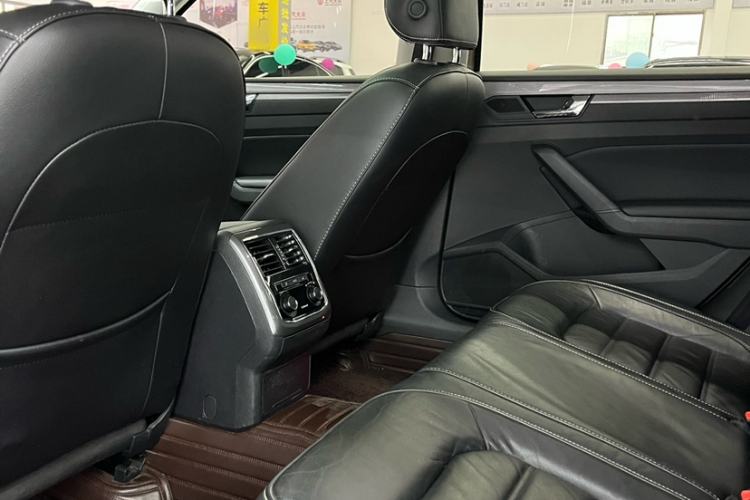 Used Volkswagen Passat 2017 330TSI DSG Luxury Edition Interior 3