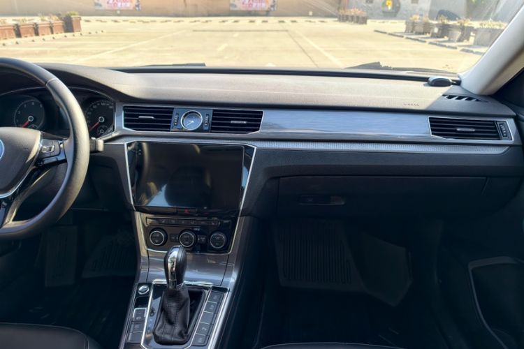 Used Volkswagen Passat 2017 280TSI DSG Luxury Edition Interior 4