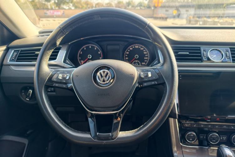 Used Volkswagen Passat 2017 280TSI DSG Luxury Edition Interior 6
