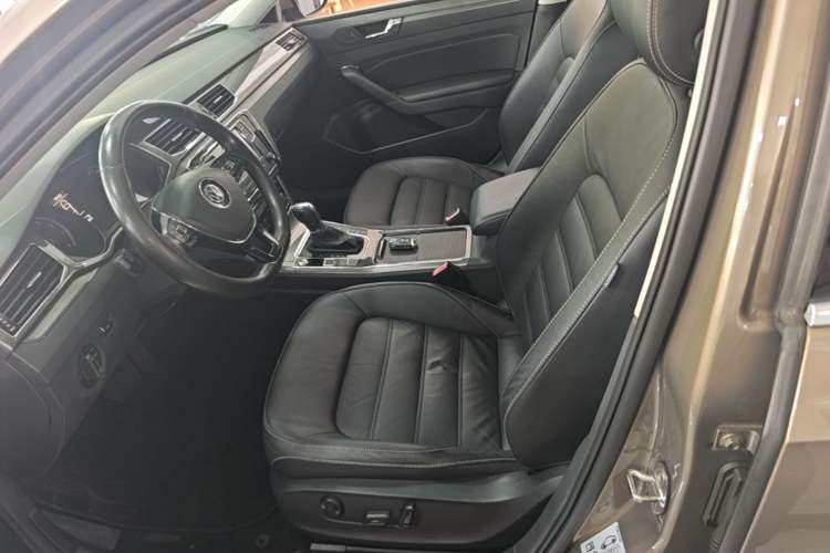 Used Volkswagen Passat 2017 330TSI DSG Luxury Edition Left Front Seat