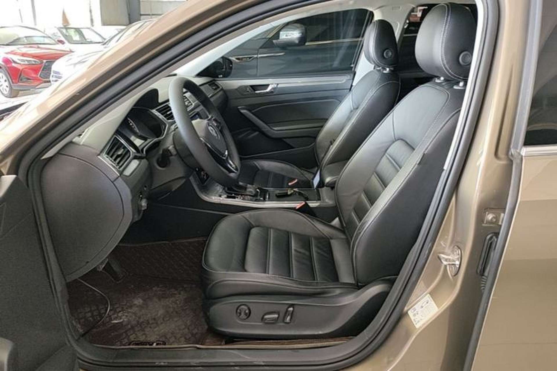 Used Volkswagen Passat 2017 330TSI DSG Luxury Edition Left Front Seat