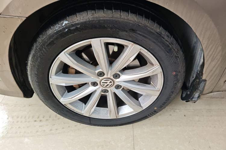 Used Volkswagen Passat 2017 280TSI DSG Luxury Edition Left Front Wheel Hub