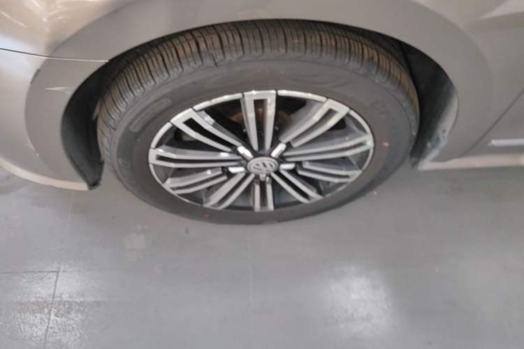 Used Volkswagen Passat 2017 330TSI DSG Prestige Edition Left Front Wheel Hub