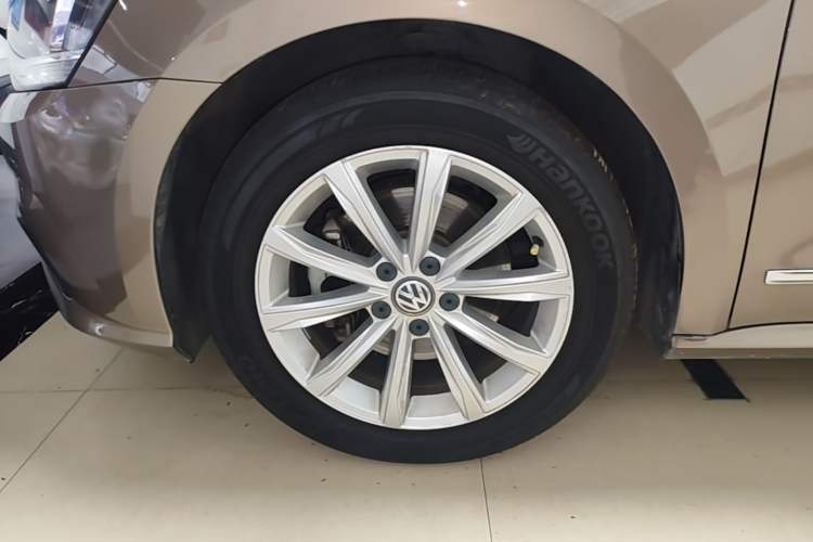 Used Volkswagen Passat 2017 330TSI DSG Luxury Edition Left Front Wheel Hub