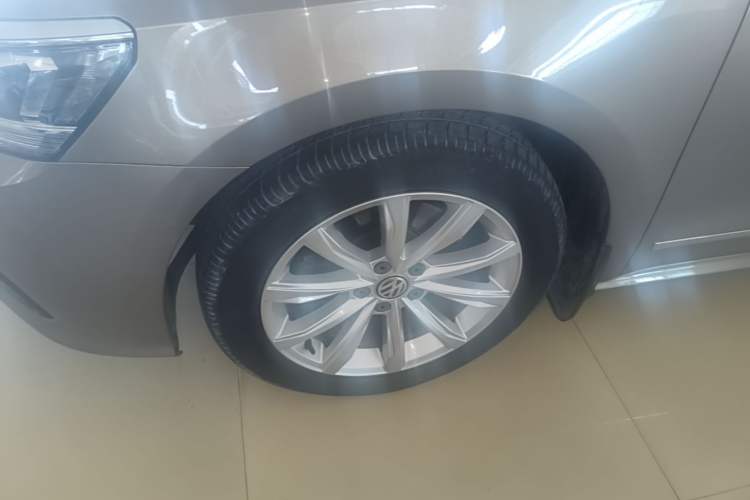 Used Volkswagen Passat 2017 330TSI DSG Luxury Edition Left Front Wheel Hub