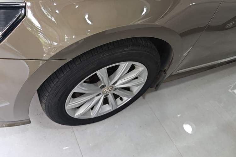 Used Volkswagen Passat 2017 330TSI DSG Luxury Edition Left Front Wheel Hub