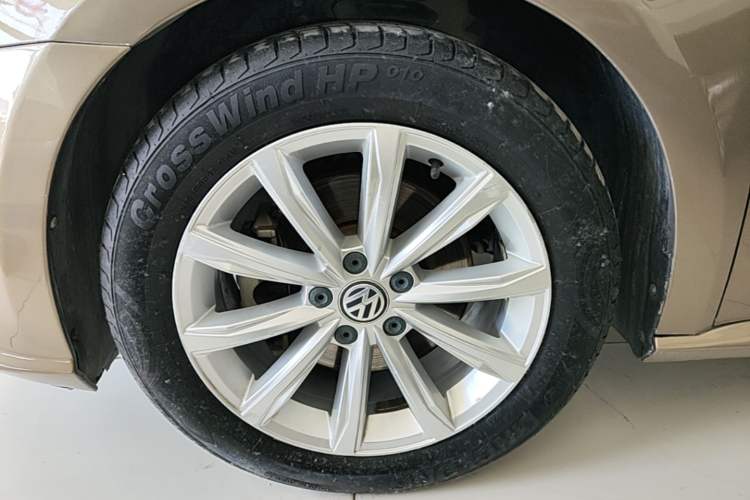 Used Volkswagen Passat 2017 330TSI DSG Luxury Edition Left Front Wheel Hub