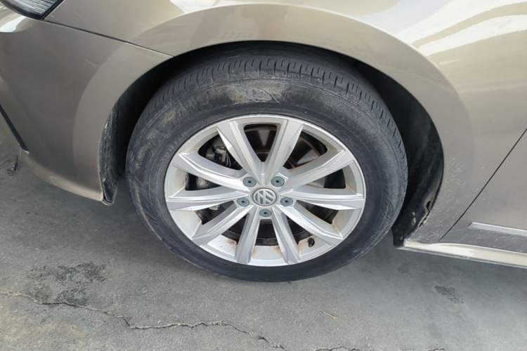 Used Volkswagen Passat 2017 330TSI DSG Luxury Edition Left Front Wheel Hub