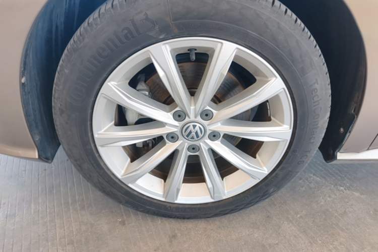 Used Volkswagen Passat 2017 330TSI DSG Luxury Edition Left Front Wheel Hub