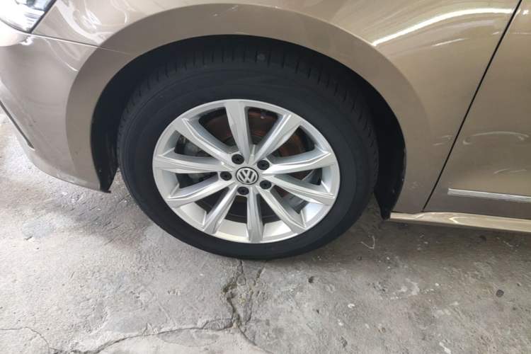 Used Volkswagen Passat 2017 330TSI DSG Luxury Edition Left Front Wheel Hub