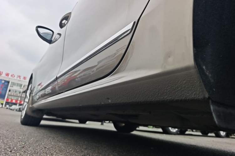 Used Volkswagen Passat 2017 280TSI DSG Luxury Edition Left Side Sill