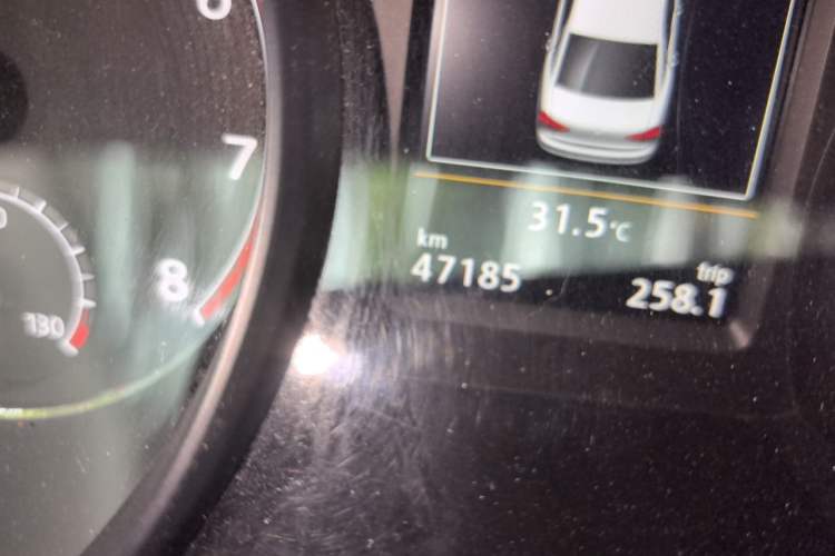 Used Volkswagen Passat 2017 330TSI DSG Luxury Edition Odometer Close Up