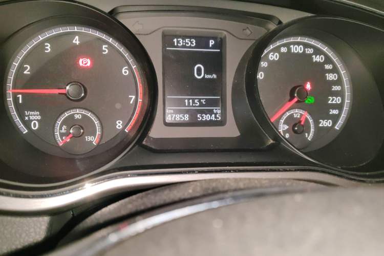 Used Volkswagen Passat 2017 330TSI DSG Luxury Edition Odometer Close Up