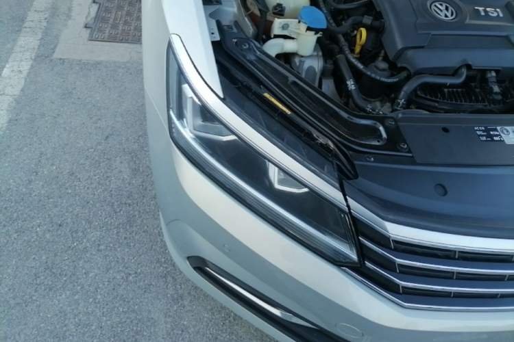 Used Volkswagen Passat 2017 330TSI DSG Luxury Edition Right Front Headlight