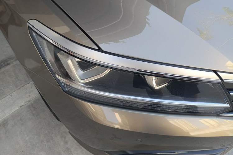 Used Volkswagen Passat 2017 280TSI DSG Luxury Edition Right Front Headlight