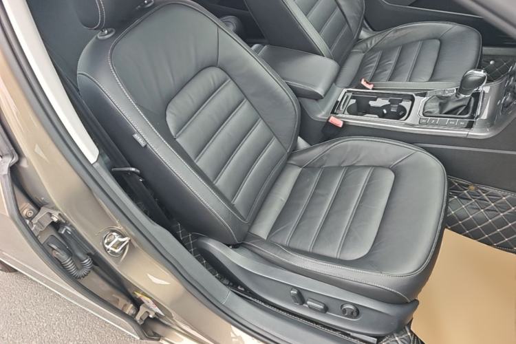 Used Volkswagen Passat 2017 280TSI DSG Luxury Edition Right Front Seat