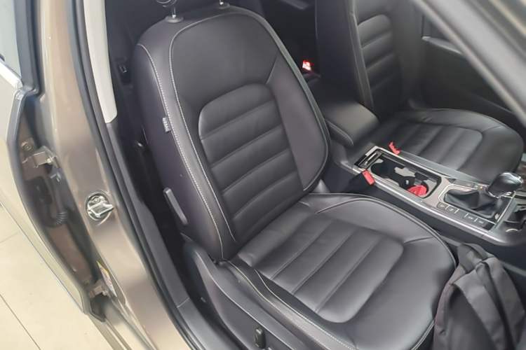 Used Volkswagen Passat 2017 330TSI DSG Luxury Edition Right Front Seat