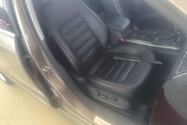 Used Volkswagen Passat 2017 330TSI DSG Luxury Edition Right Front Seat