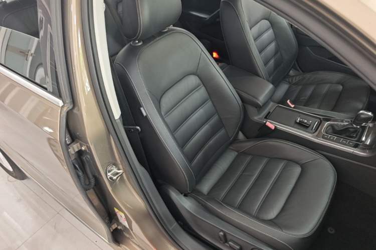 Used Volkswagen Passat 2017 330TSI DSG Luxury Edition Right Front Seat