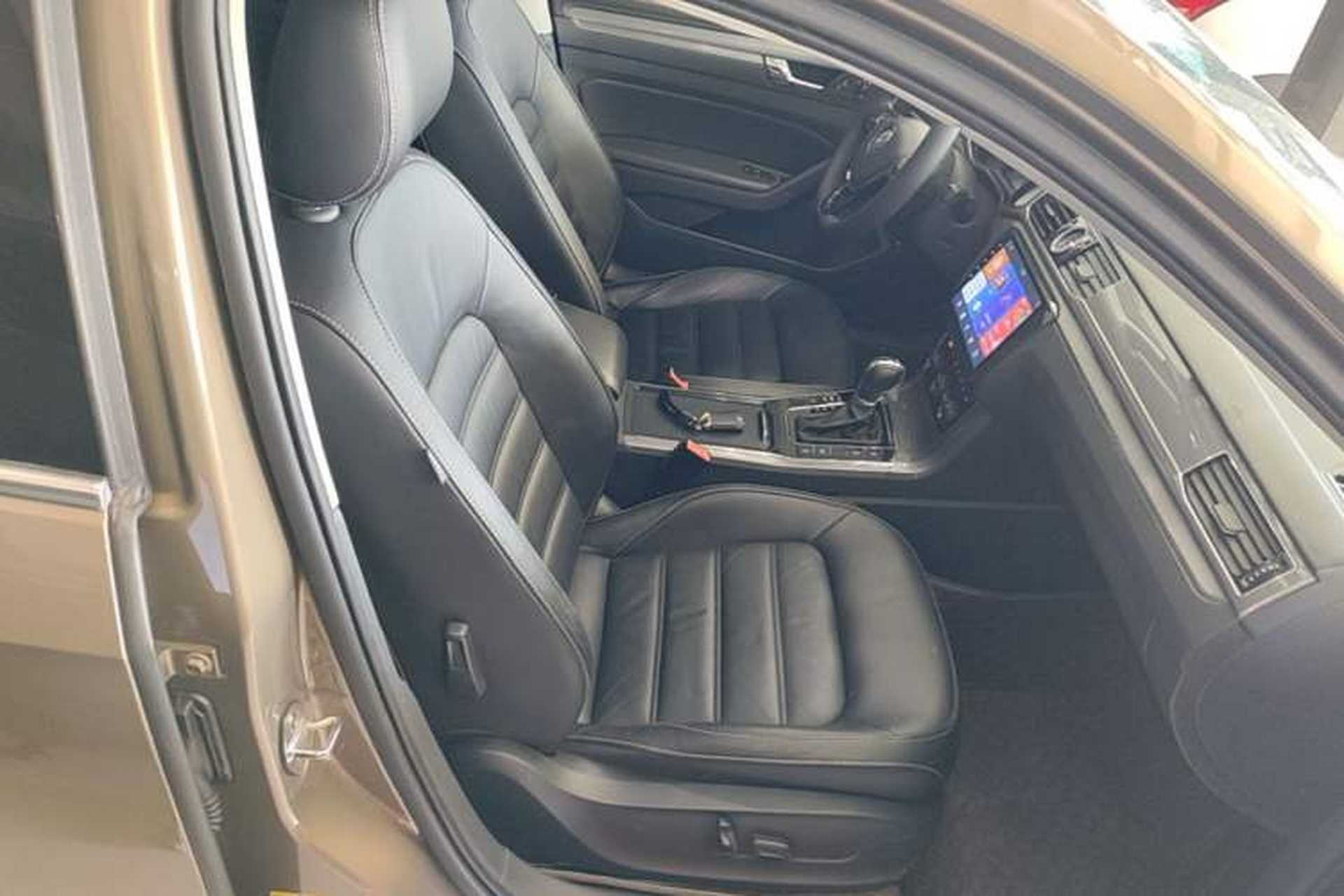 Used Volkswagen Passat 2017 330TSI DSG Luxury Edition Right Front Seat