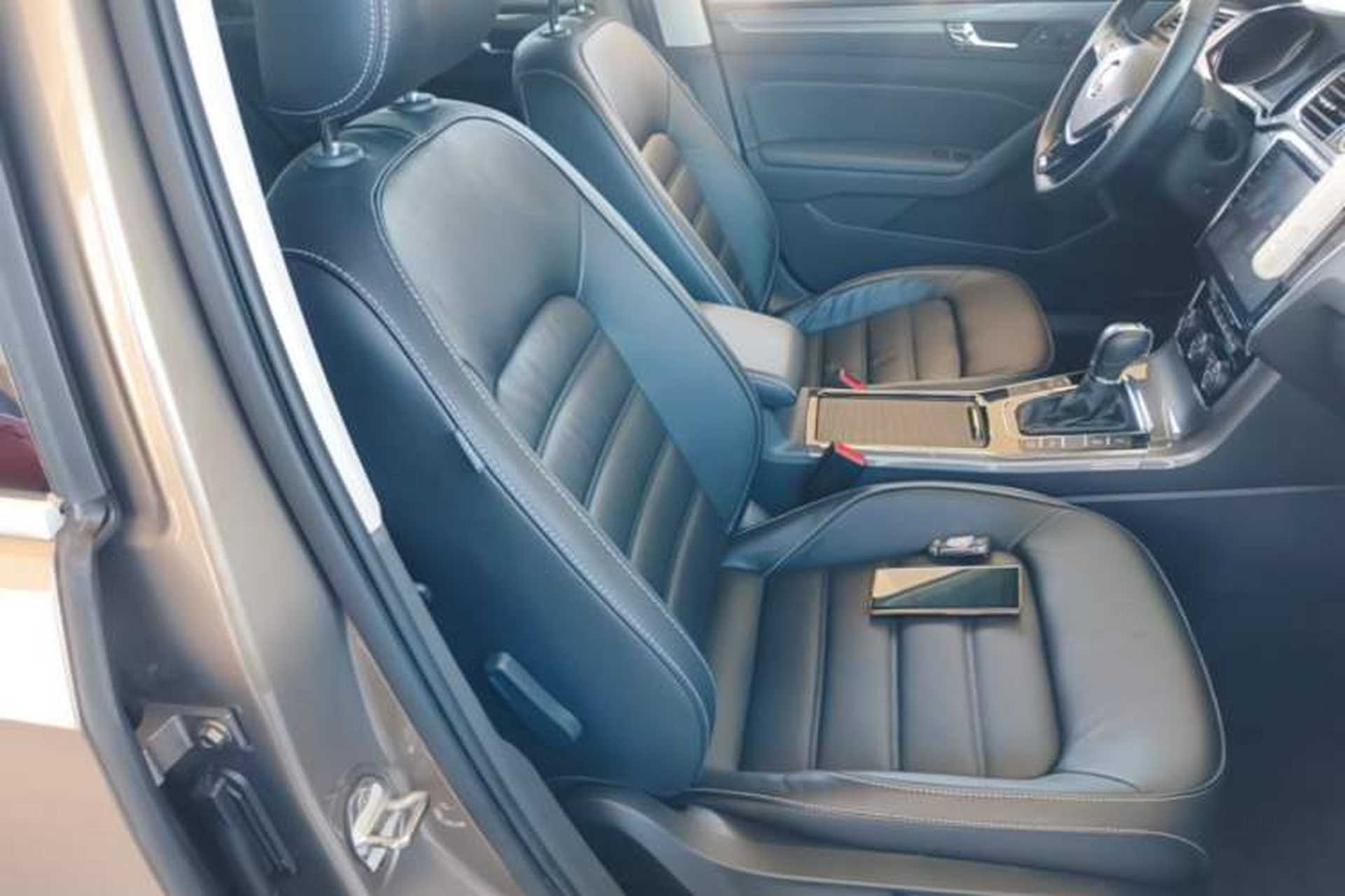 Used Volkswagen Passat 2017 330TSI DSG Luxury Edition Right Front Seat