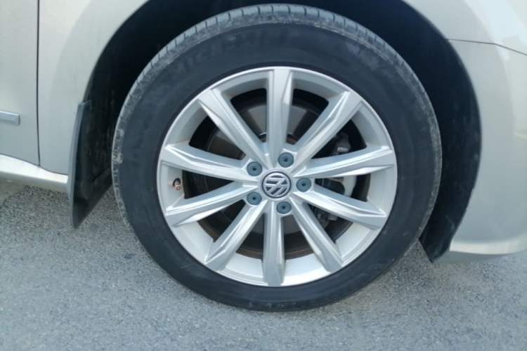 Used Volkswagen Passat 2017 330TSI DSG Luxury Edition Right Front Wheel Hub
