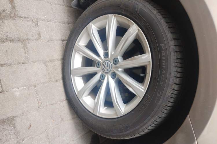 Used Volkswagen Passat 2017 330TSI DSG Luxury Edition Right Front Wheel Hub