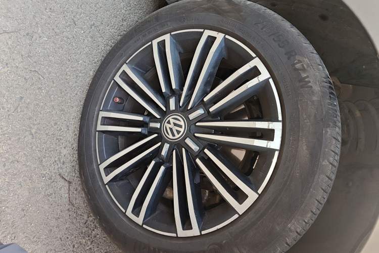 Used Volkswagen Passat 2017 330TSI DSG Prestige Edition Right Front Wheel Hub