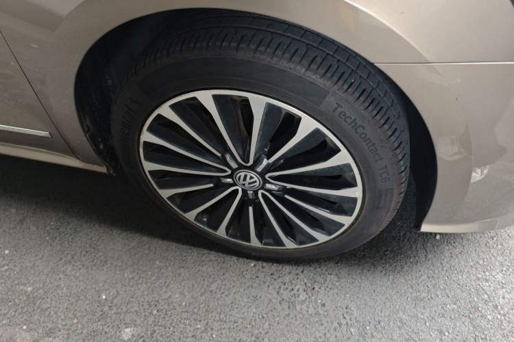 Used Volkswagen Passat 2017 330TSI DSG Prestige Edition Right Front Wheel Hub