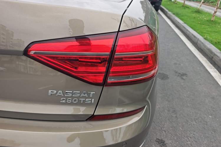 Used Volkswagen Passat 2017 280TSI DSG Luxury Edition Right Rear Taillight