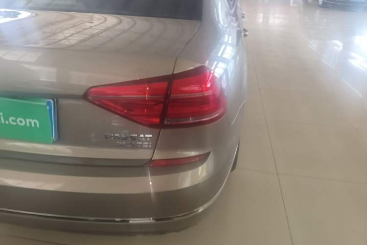 Used Volkswagen Passat 2017 330TSI DSG Luxury Edition Right Rear Taillight