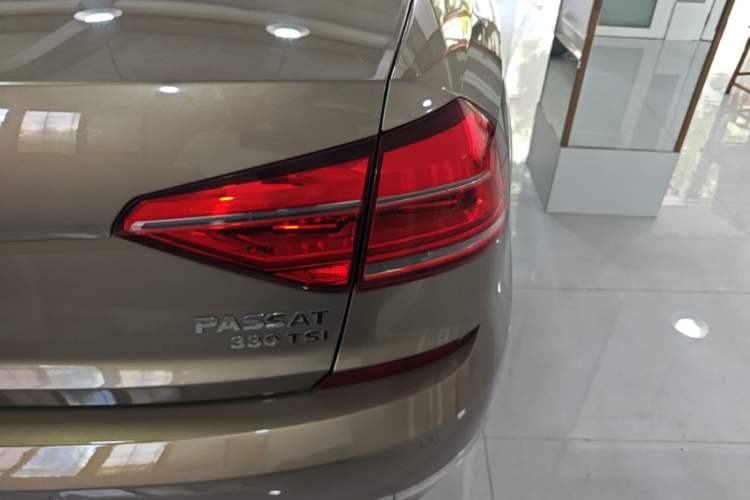 Used Volkswagen Passat 2017 330TSI DSG Luxury Edition Right Rear Taillight