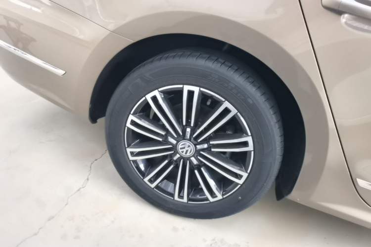Used Volkswagen Passat 2017 330TSI DSG Prestige Edition Right Rear Wheel Hub