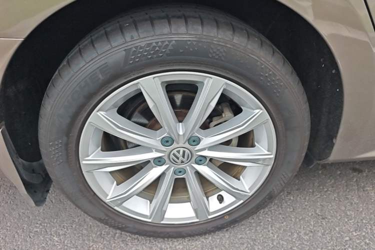 Used Volkswagen Passat 2017 280TSI DSG Luxury Edition Right Rear Wheel Hub