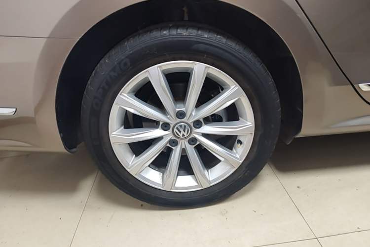 Used Volkswagen Passat 2017 330TSI DSG Luxury Edition Right Rear Wheel Hub