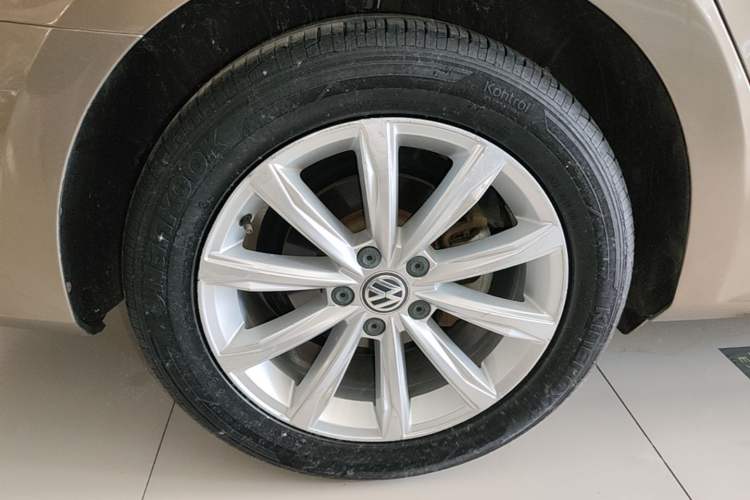 Used Volkswagen Passat 2017 330TSI DSG Luxury Edition Right Rear Wheel Hub