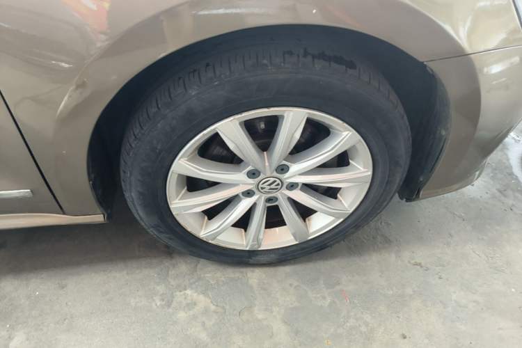 Used Volkswagen Passat 2017 330TSI DSG Luxury Edition Right Rear Wheel Hub
