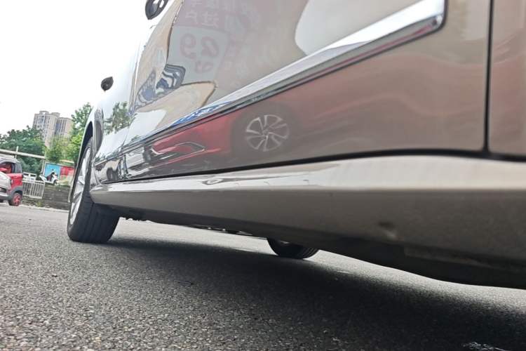 Used Volkswagen Passat 2017 280TSI DSG Luxury Edition Right Side Sill