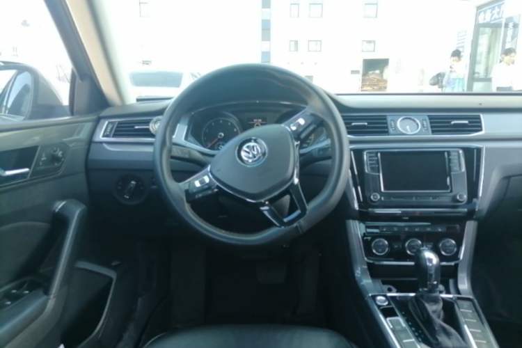 Used Volkswagen Passat 2017 330TSI DSG Luxury Edition Steering Wheel